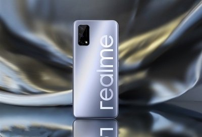 紧跟时代潮流，realme真我Q2系列化身“科技潮牌”，成为新的潮玩品牌