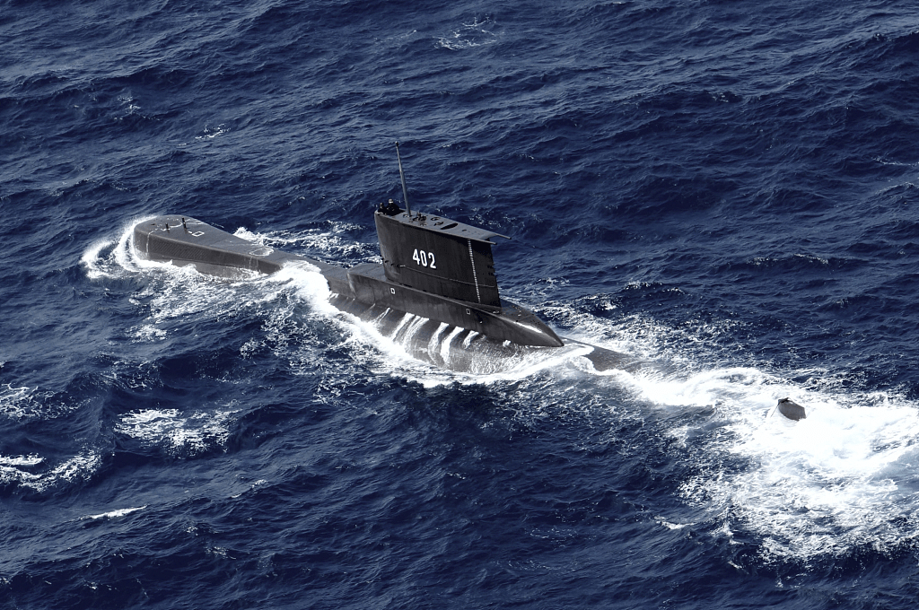 印尼总统宣布失联潜艇沉没 53人生还希望渺茫