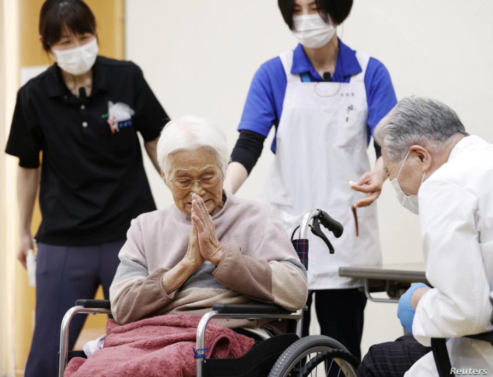 有人死在养老院、有人死在家中……这一幕开始在日本上演
