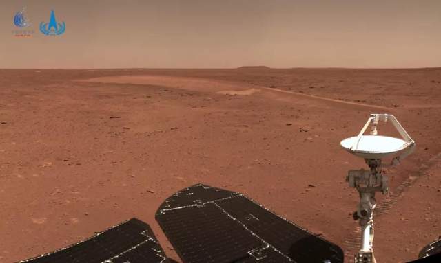 祝融号传回火星照片，岩石上有像“霉菌”的东西，有生命存在吗？