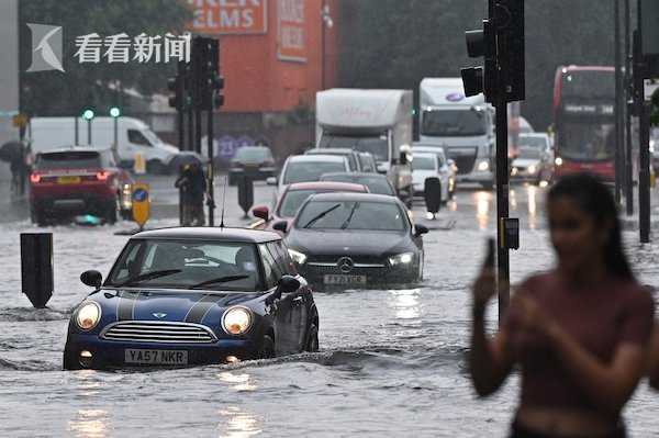 视频｜3小时降1个月雨量 强降雨侵袭伦敦淹9座地铁站